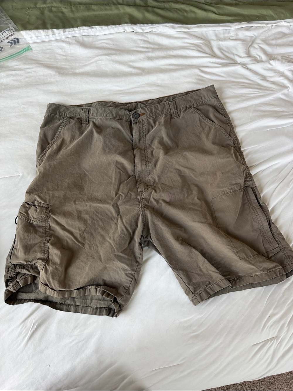 Wrangler Men's Cargo Shorts in Olive Brown
